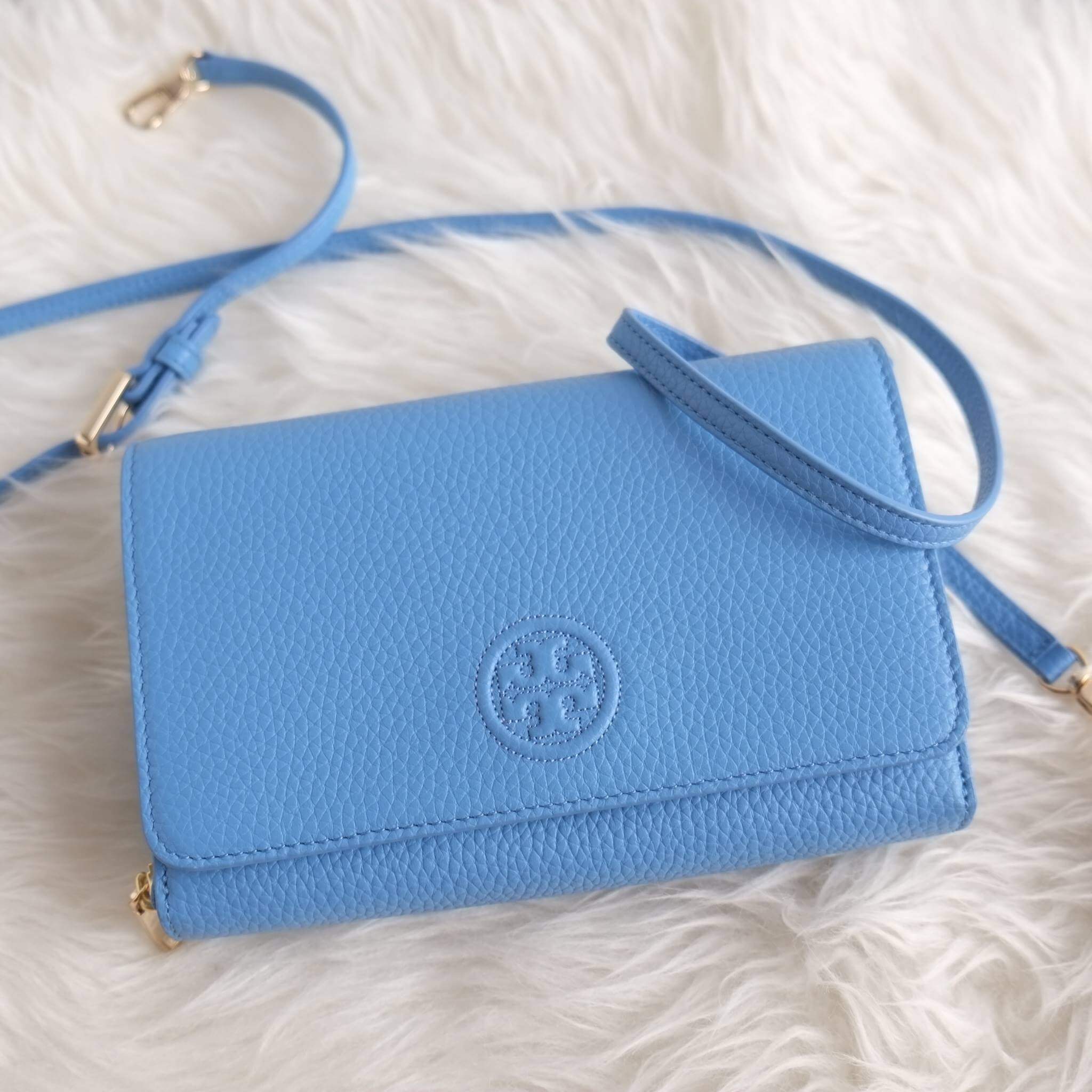 กระเป๋าเงินสีฟ้า